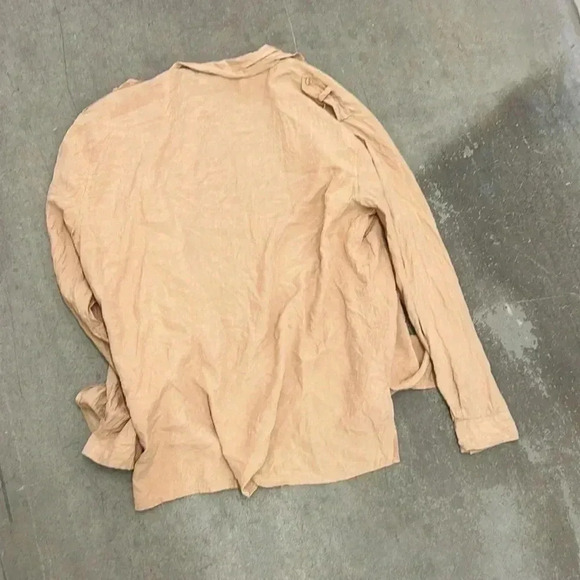 Carlie’s court  silk button up top - Picture 4 of 4